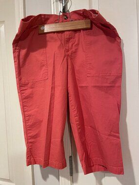 Lee womens Capri , second hand excellent condition 14
